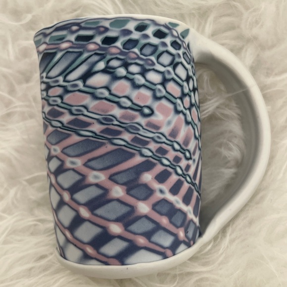 Vintage Handcrafted ceramic mugs in white and lavender signed by the artist 4.5” - Picture 5 of 11
